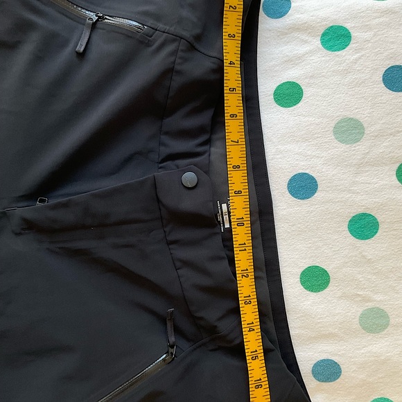 Arc’teryx Women’s black Ravenna Ski Pant, 14 R - Picture 3 of 9